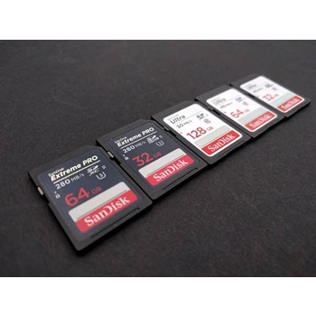 digital-camera-memory-card (83)-1264592-30908.webp
